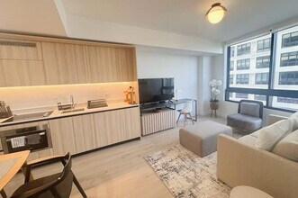 Building Photo - 225 N Miami Ave