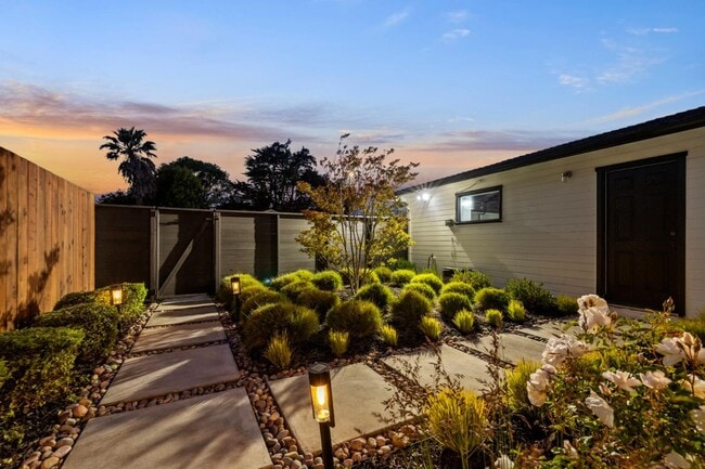 Building Photo - 2501 Fleetwood Dr