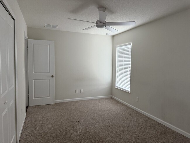Building Photo - 4634 SW Athena Dr