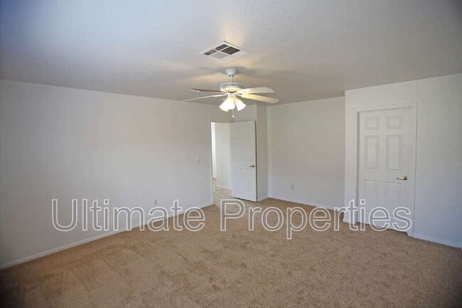 Building Photo - 1505 E Sahuaro Dr