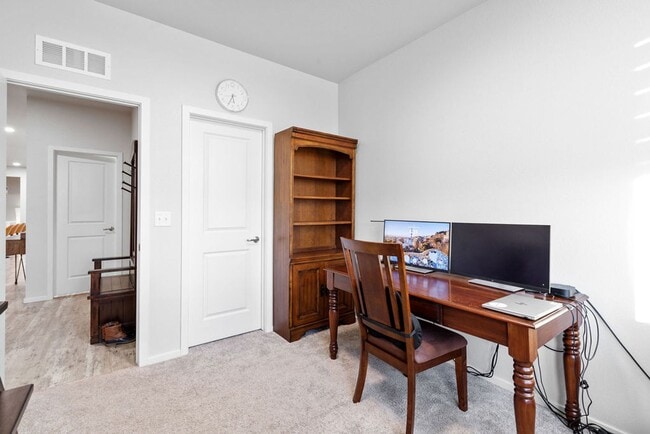 Building Photo - 4 Bedroom, 3 Bathroom 2.8 miles from Old T...