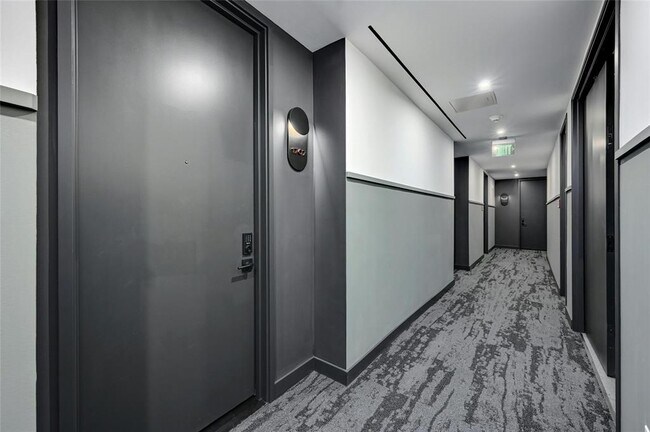 Building Photo - 84 East Ave