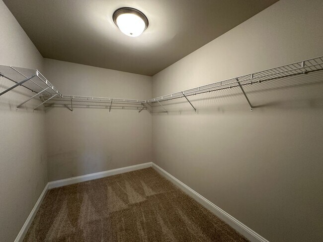 Building Photo - 5233 Debut Ave