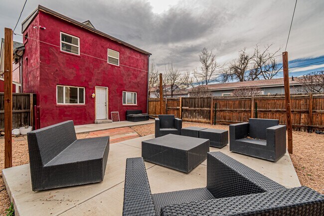 Building Photo - 4BD, 2BA Sun Valley Home with Large Driveway for Parking