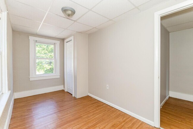 Building Photo - 148 Midland Ave