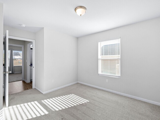 Building Photo - 462 Whispering Creek Ave