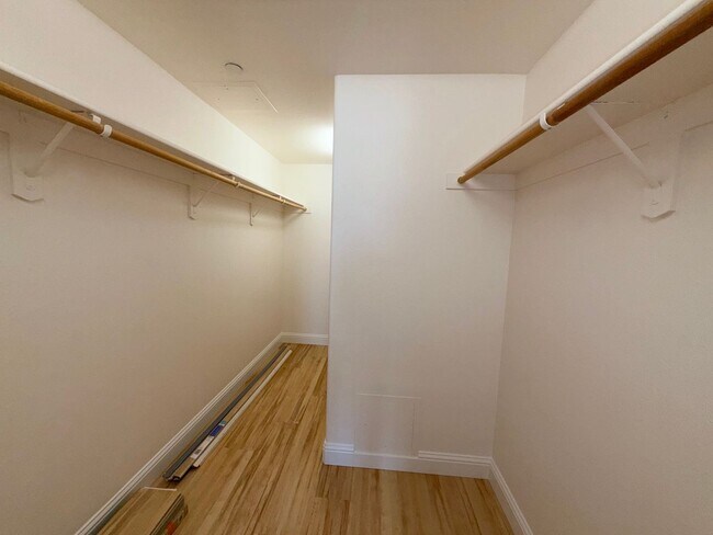 Building Photo - Riverwalk Tower 2 Bedroom Condo - 2 Parking Spaces/Private Laundry