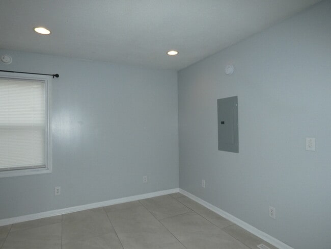 Building Photo - Beautiful Home in Gladstone, MO!