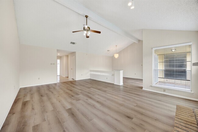 Building Photo - 12047 Plumpoint Dr