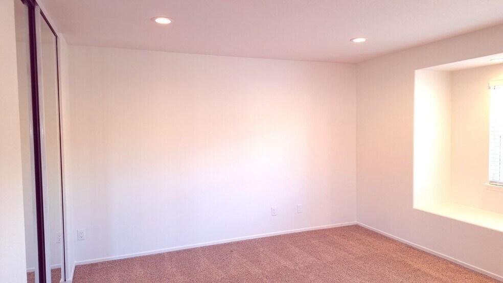 Building Photo - 24799 Benetta Ct