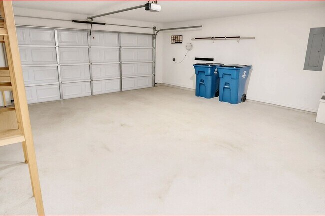 Building Photo - 292 Sunnyside Dr