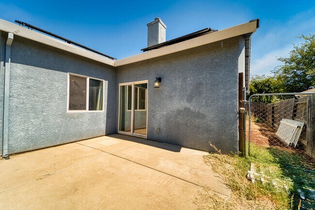 Building Photo - North Yuba City 3 bd 2 bath Home with solar