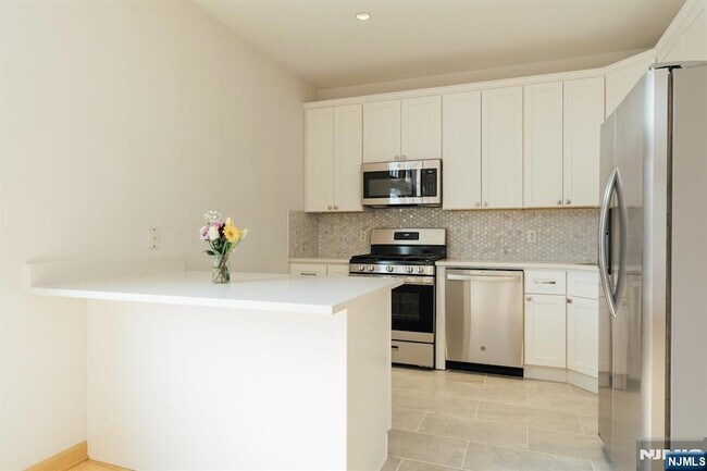 Building Photo - 30 Park Ave