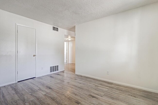 Building Photo - 13515 Copper Ave NE