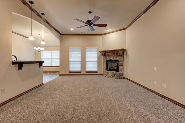 Building Photo - Beautiful & Large 4 Bed 2 Bath Home in Edmond!