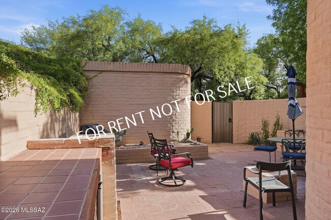 Building Photo - 2824 E Sierra Vista Rd