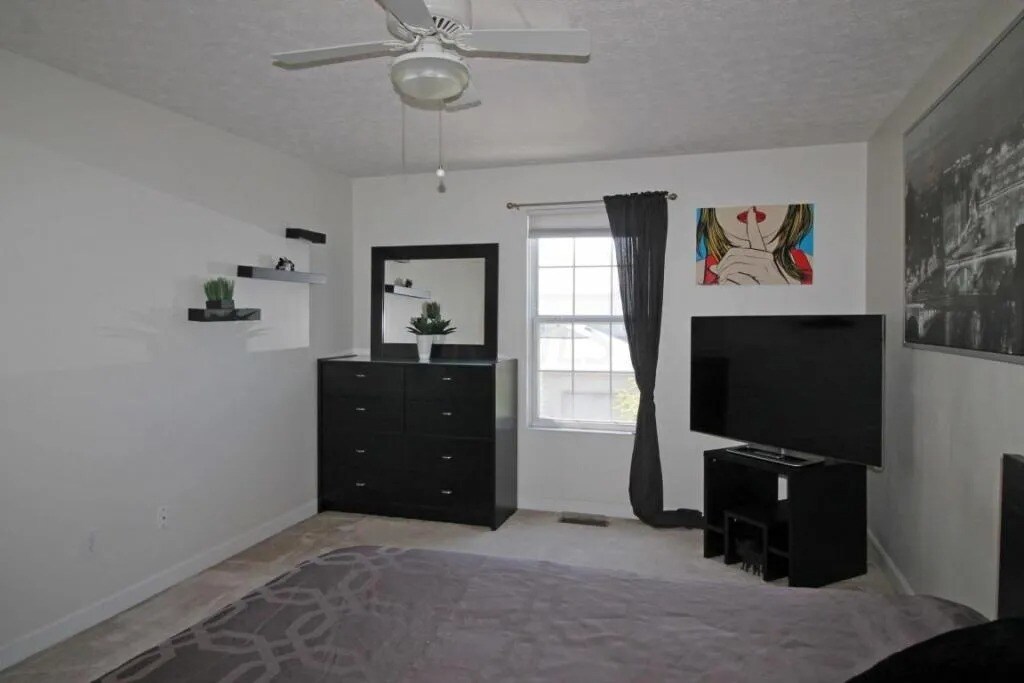 Building Photo - 5702 Mango Ln