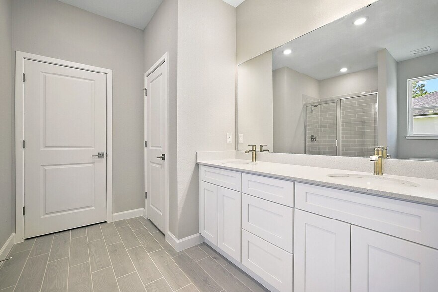 Building Photo - 5096 SW 154 Loop