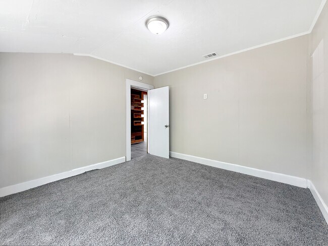 Building Photo - 304 Stimpson St
