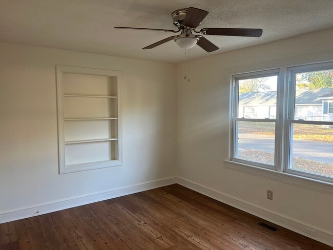 Building Photo - 901 Carolina St