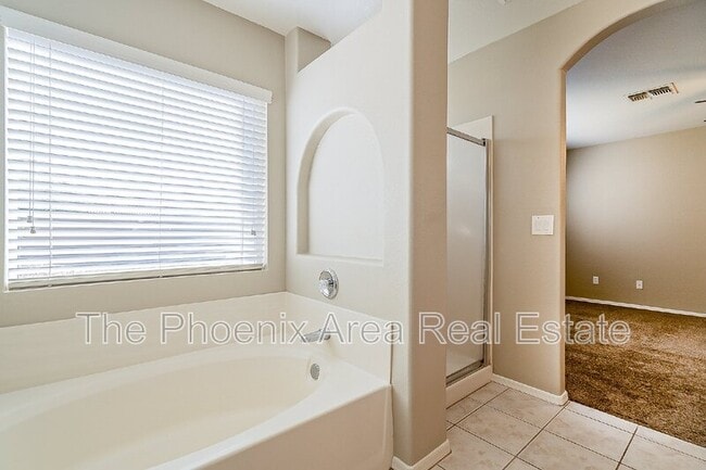 Building Photo - 251 W Windsor Dr