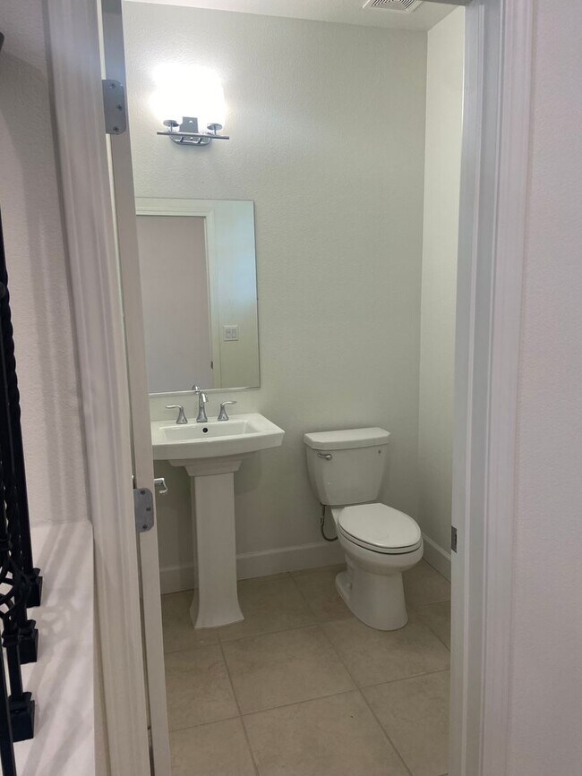 Building Photo - Folsom Ranch Community - 4 Bedroom, 2.5 Ba...