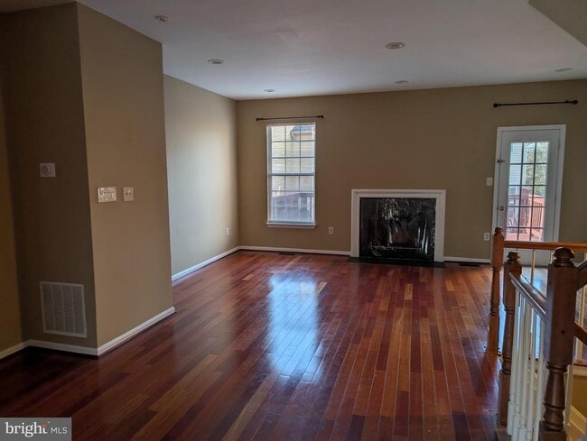 Building Photo - 2426 Clover Field Cir