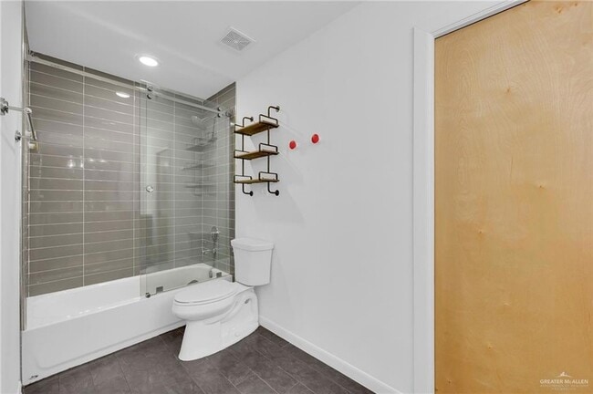 Building Photo - 2411 W Holland Ave