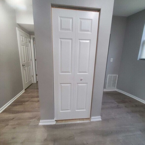 Building Photo - 7527 S Colfax Ave