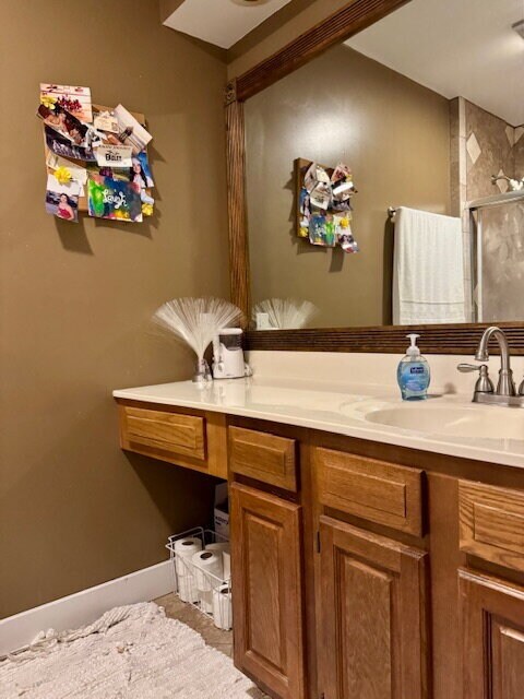 Building Photo - Charming Duplex Very Close To Tech!