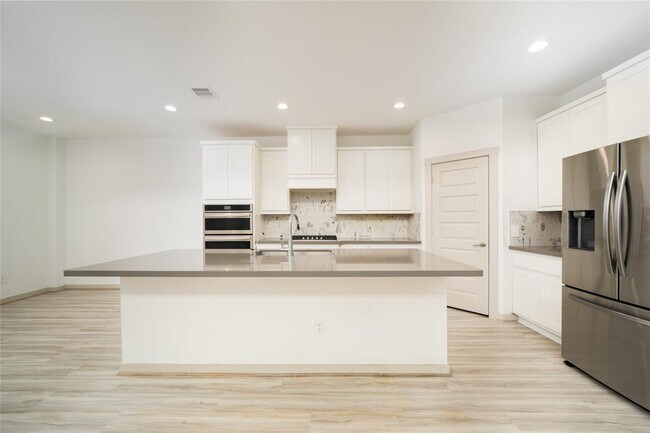 Building Photo - 29423 Red Rocks Pk Dr