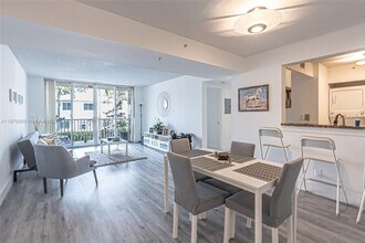 Building Photo - 1450 SE 3rd Ave