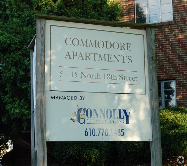Building Photo - Commodore Apartments