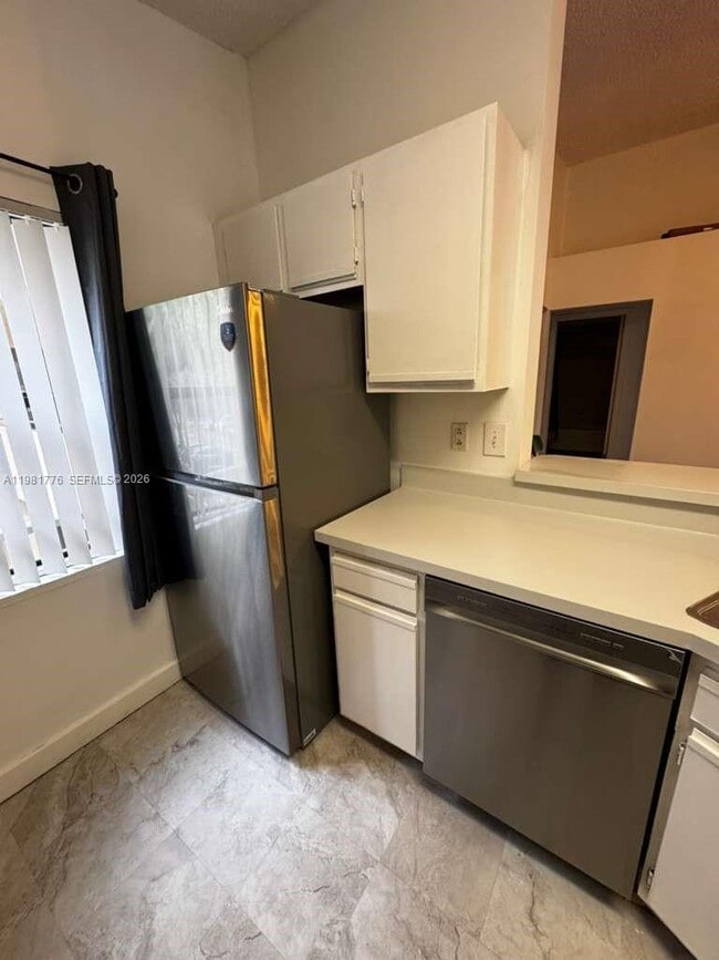 Building Photo - 9999 Summerbreeze Dr