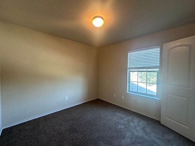 Building Photo - Townhome for rent