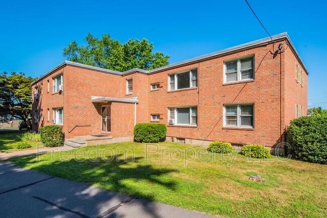 Building Photo - 353 Main St