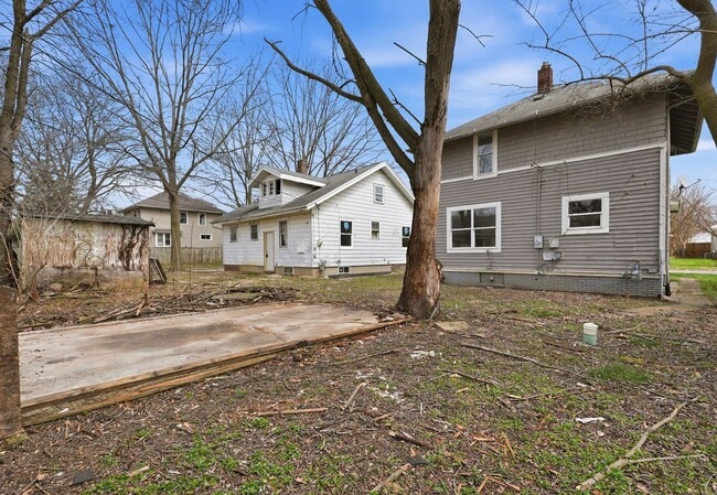 Building Photo - 3-Bedroom w/ New Kitchen Appliances