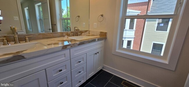 Building Photo - 8 Chapel Alley