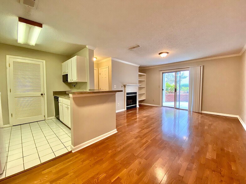 Building Photo - 513 Granville Ct