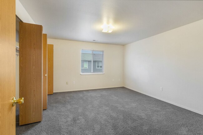 Building Photo - 1709 W Fern Dr