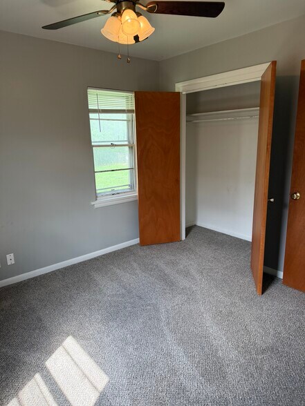 Building Photo - 740 Highland Pky