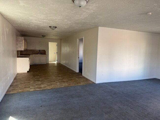 Building Photo - 724 Searcy Ave