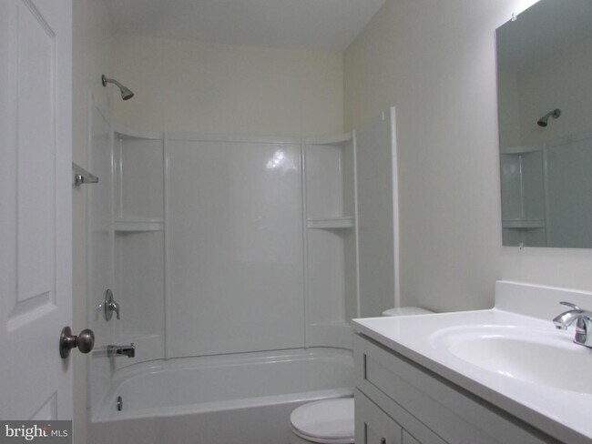 Building Photo - 515 Lindsey Ct