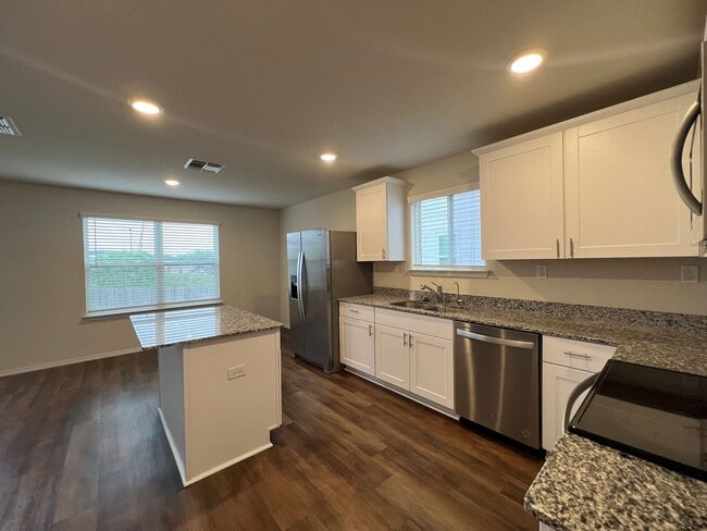 Building Photo - Stunning 4 bdrm Two-Story in  NBTX