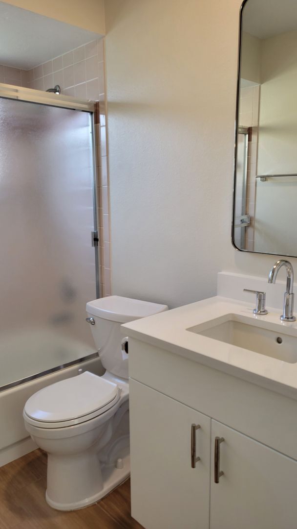 Building Photo - PENDING LEASE-Annual unfurnished 4/2 SFH i...