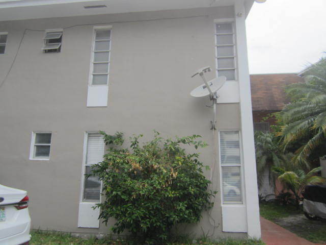 Building Photo - 1525 NW 19th Terrace