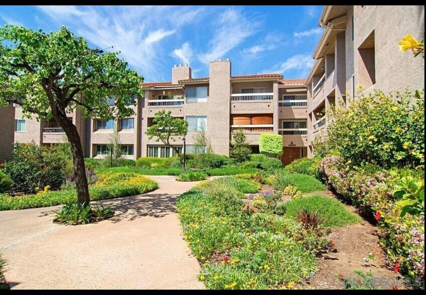 Building Photo - 10425 Caminito Cuervo