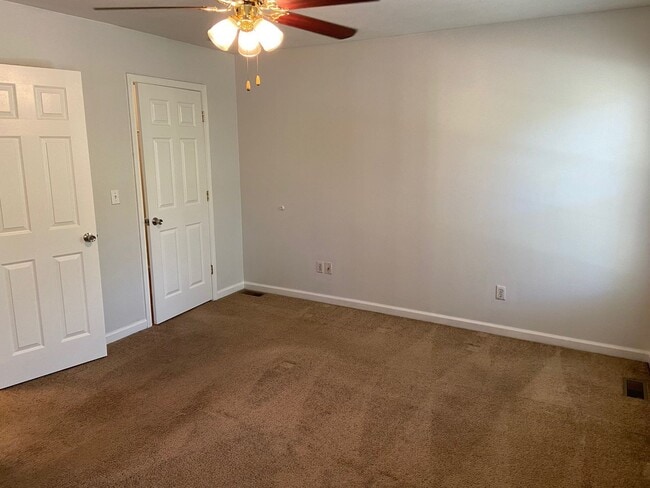 Building Photo - Single-Family Home in Branson