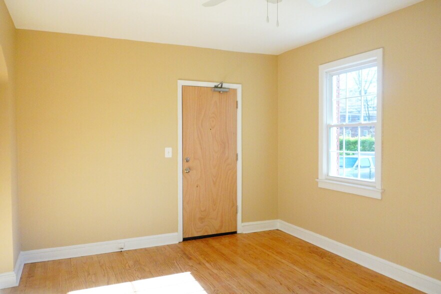 Building Photo - 8413 Flower Ave