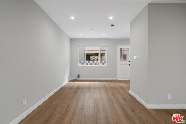 Building Photo - 4023 Lincoln Ave
